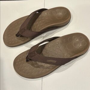 Vionic Brown Flip Flop Sandals size 7